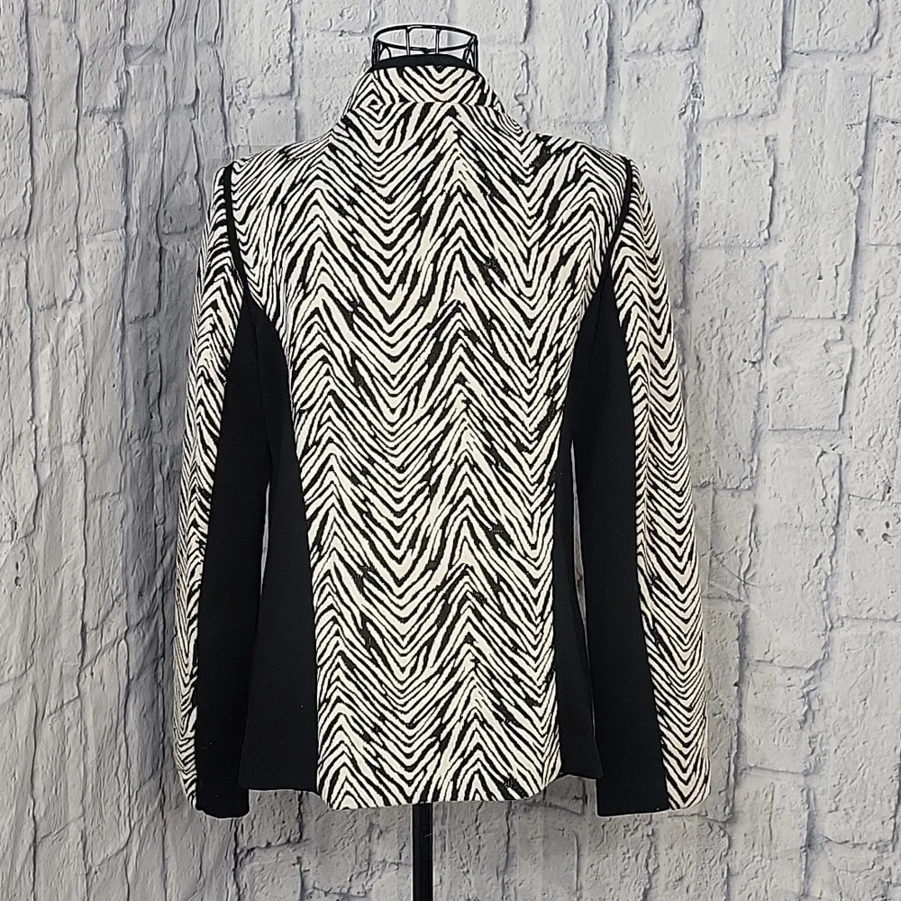 CHICO'S Black and White Zebra Print with Black Accents Open Front Jack… - Picture 7 of 8